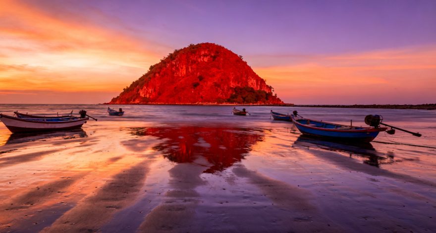 Keindahan Pantai Pulau Merah Banyuwangi